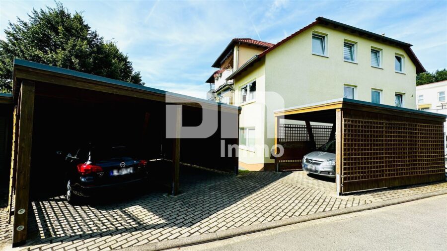 Gepflegte Etagenwohnung in hervorragender Wohnlage mit Carport und großem Balkon - Carport